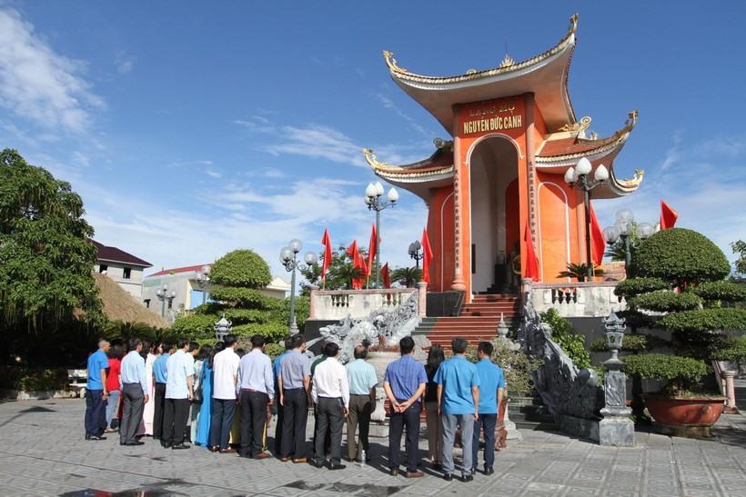 Công đoàn Giáo dục Việt Nam tri ân các anh hùng liệt sĩ