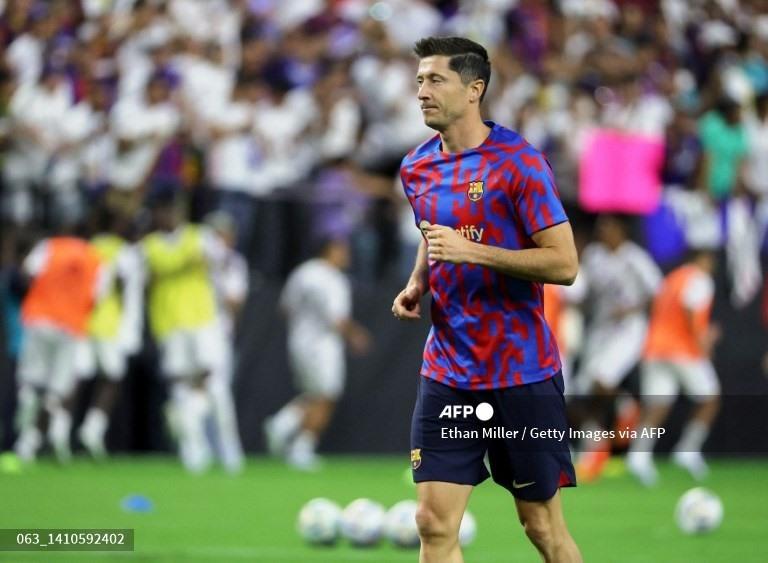 Barcelona vẫn chưa thể đăng ký Lewandowski với La Liga.  Ảnh: AFP