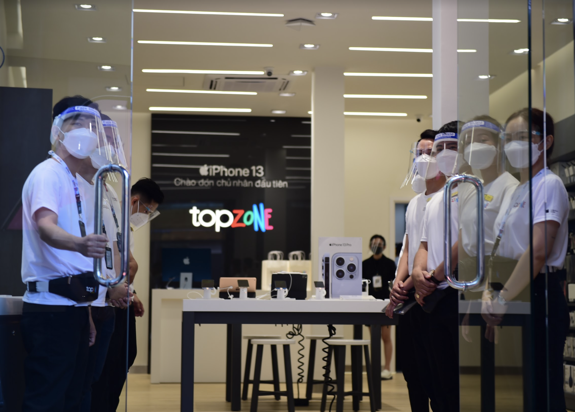 Bị "đàn em" TopZone phả hơi nóng, FPT Retail gấp rút mở rộng 50 cửa hàng chuyên bán đồ Apple - Ảnh 3.
