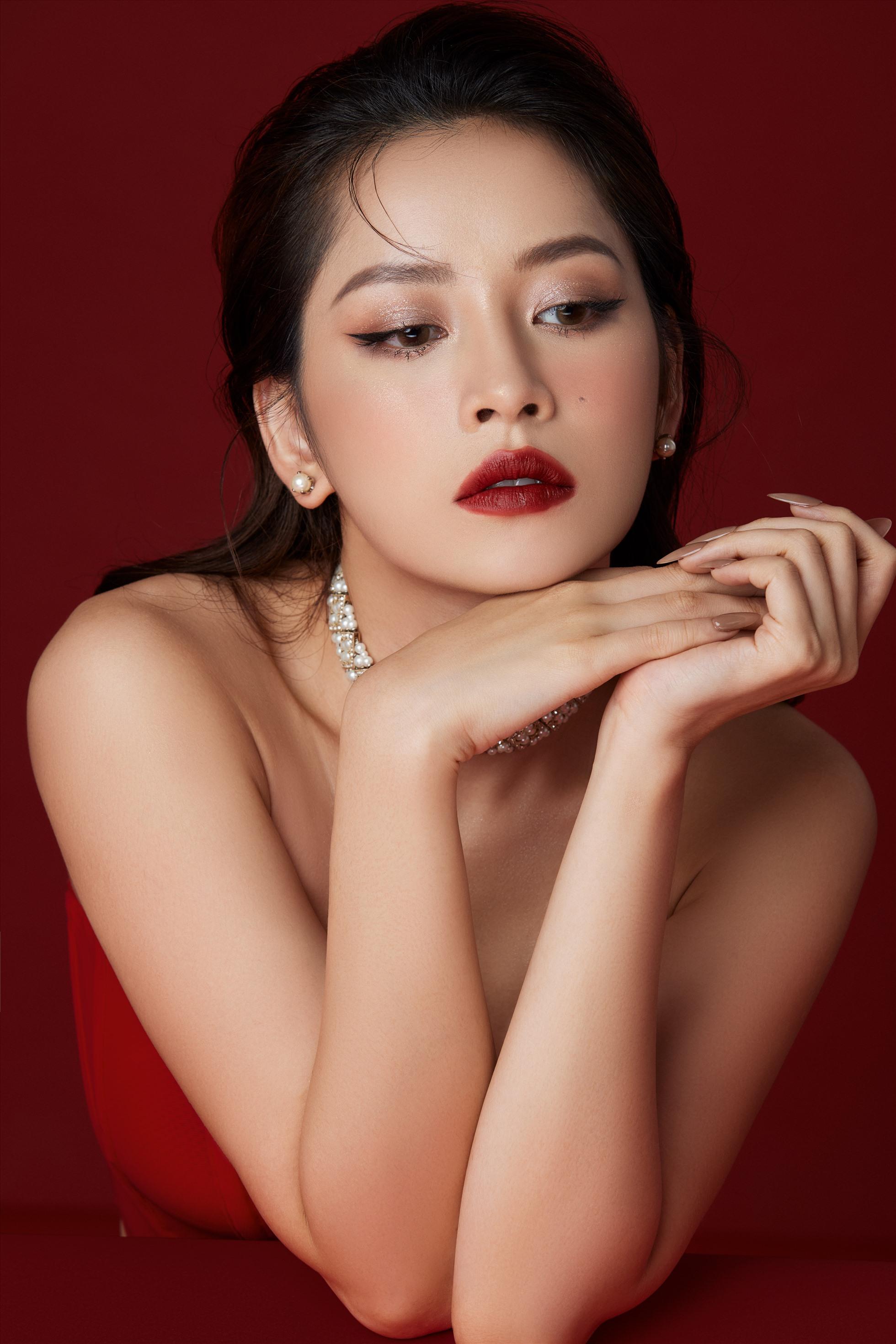 Chi Pu chia sẻ: “Tôi muốn tạo ra những sản phẩm mà bản thân mình cũng thực sự yêu thích. Chỉ khi hài lòng với những gì mình làm, tôi mới có thể lan tỏa thông điệp ‘là chính mình' đến mọi người”.