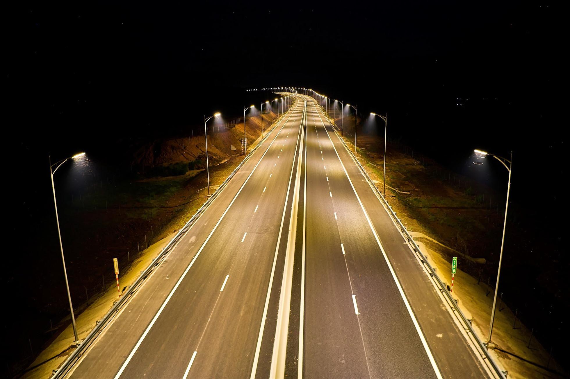 Cao tốc Vân Đồn – Móng Cái: Tiền điện chiếu sáng cao, DN bàn giao cho tỉnh