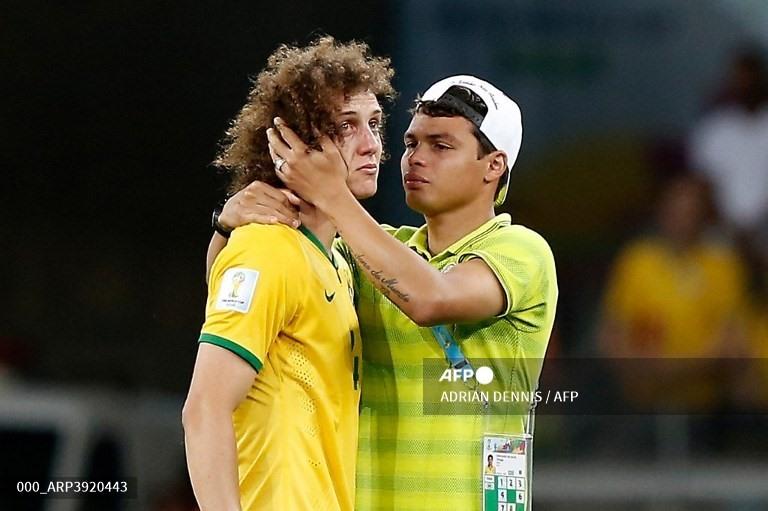 Thiago Silva bất lực nhìn Brazil để thua Đức 1-7.  Ảnh: AFP