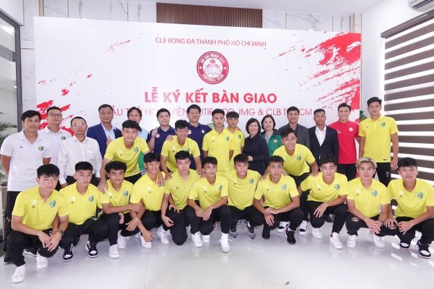 Học viện Nutifood JMG chuyển giao 17 cầu thủ cho đội TPHCM