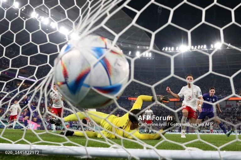 Argentina có bàn thắng ngay đầu hiệp 2. Ảnh: AFP