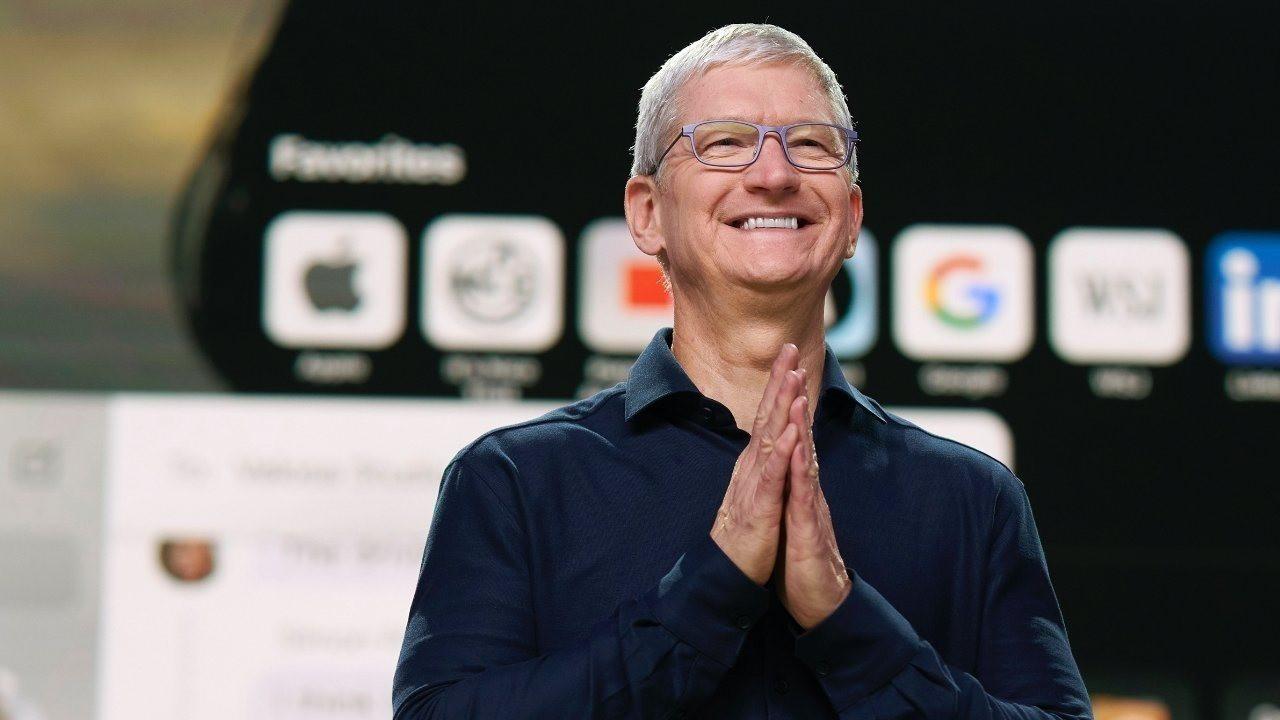 Giá iPhone cao cấp tăng từ 962 USD lên 1.600 USD sau 14 năm, CEO Tim Cook tự tin: ‘Mọi người vẫn sẽ mua sản phẩm của chúng tôi thôi’ - Ảnh 1. Giá iPhone cao cấp tăng từ 962 USD lên 1.600 USD sau 14 năm, CEO Tim Cook tự tin: ‘Mọi người vẫn sẽ mua sản phẩm của chúng tôi thôi’ - Ảnh 1.