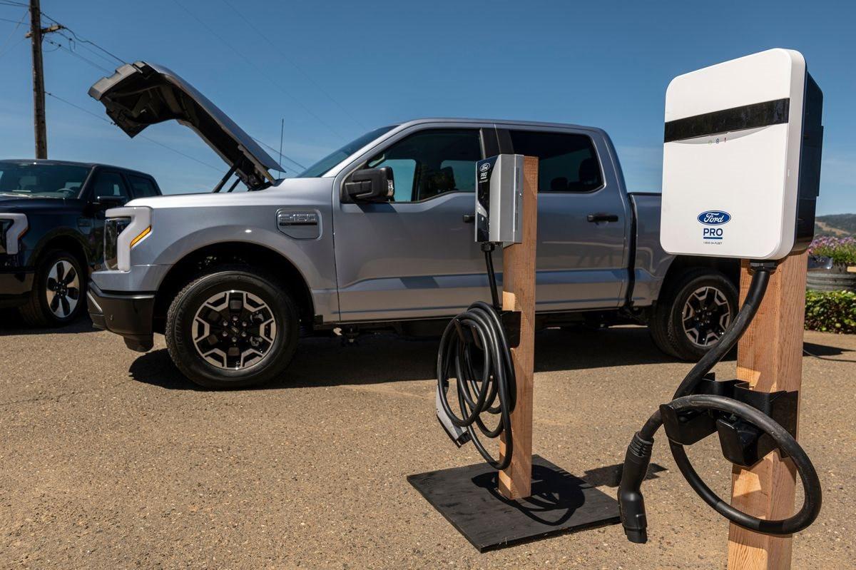 Ford bất ngờ bứt tốc trong cuộc đua xe điện: Tuyên bố tạo ra loại pin rẻ nhất nước Mỹ, đặc biệt bền và rất hiệu quả khi sạc nhanh - Ảnh 2. Ford bất ngờ bứt tốc trong cuộc đua xe điện: Tuyên bố tạo ra loại pin rẻ nhất nước Mỹ, đặc biệt bền và rất hiệu quả khi sạc nhanh - Ảnh 2.