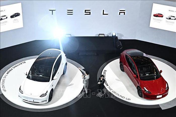 Tesla triệu hồi gần 363.000 xe điện do vấn đề với công nghệ hỗ trợ người lái - Ảnh 1. Tesla triệu hồi gần 363.000 xe điện do vấn đề với công nghệ hỗ trợ người lái - Ảnh 1.