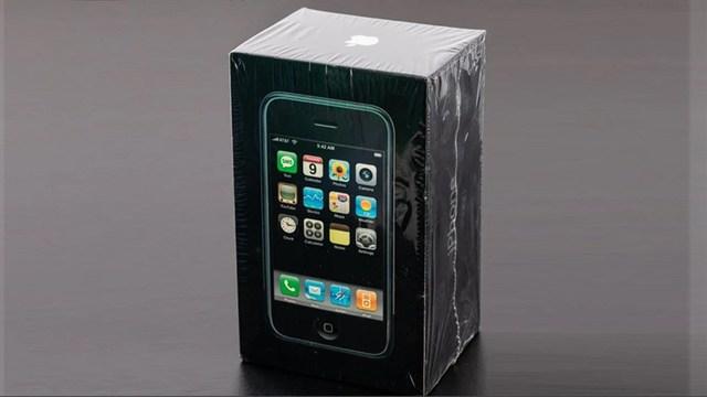 Đây là mẫu iPhone đang có giá đắt ngang ngửa một chiếc Toyota Camry ở Việt Nam - Ảnh 1. Đây là mẫu iPhone đang có giá đắt ngang ngửa một chiếc Toyota Camry ở Việt Nam - Ảnh 1.
