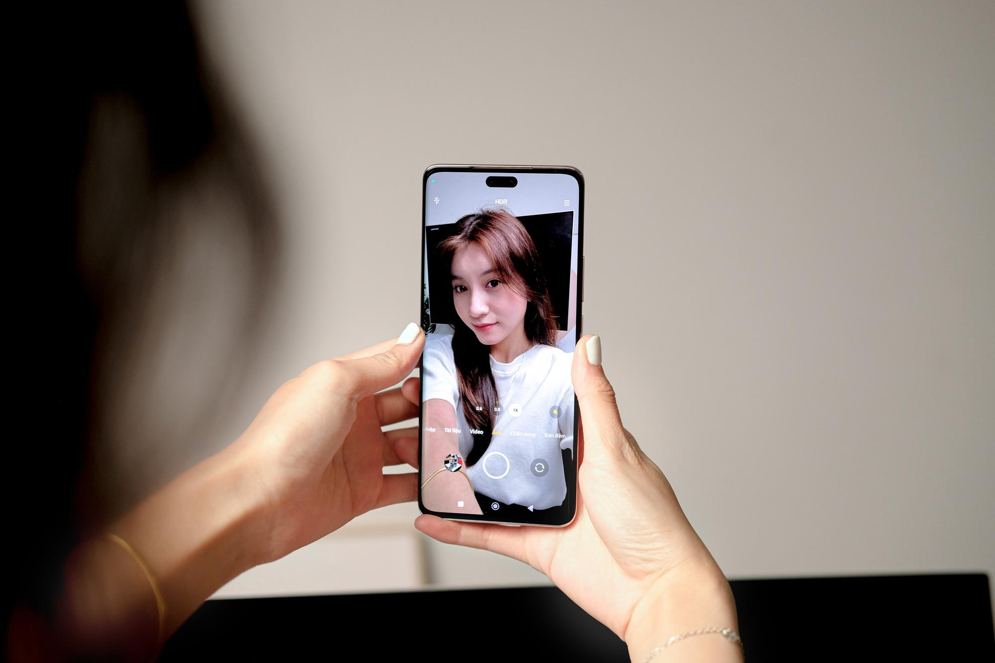 Loạt smartphone tầm trung để "cánh mày râu" dành tặng hội chị em phụ nữ nhân ngày 8/3 - Ảnh 3. Loạt smartphone tầm trung để "cánh mày râu" dành tặng hội chị em phụ nữ nhân ngày 8/3 - Ảnh 3.