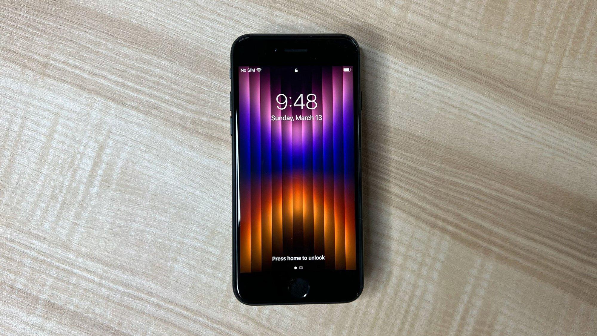 Cứ ngỡ đã bị khai tử vì bán quá ế, chiếc iPhone "nhỏ mà có võ" này bất ngờ hồi sinh trở lại: Thiết kế mới sẽ rất đẹp, giá chỉ hơn 10 triệu đồng? - Ảnh 2. Cứ ngỡ đã bị khai tử vì bán quá ế, chiếc iPhone "nhỏ mà có võ" này bất ngờ hồi sinh trở lại: Thiết kế mới sẽ rất đẹp, giá chỉ hơn 10 triệu đồng? - Ảnh 2.