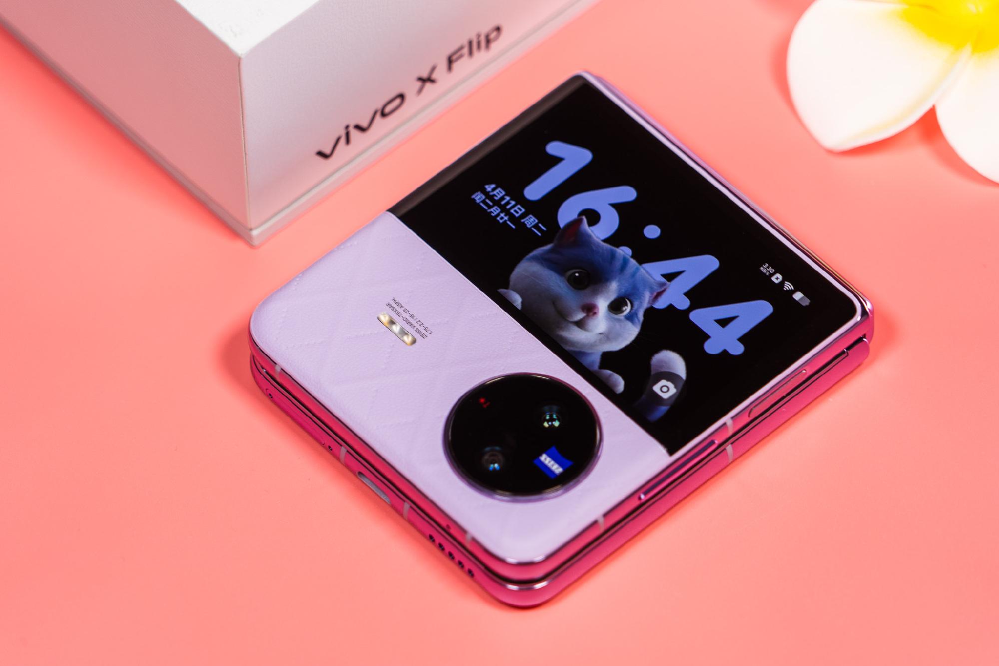 vivo ra mắt smartphone gập "vỏ sò" đầu tiên: Màn hình phụ kích thước lớn, camera Zeiss, Snapdragon 8+ Gen 1, giá 20,5 triệu đồng - Ảnh 5.