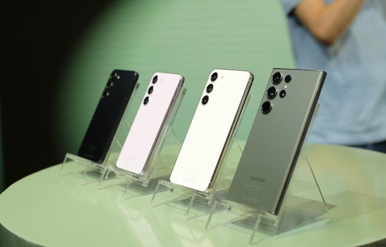 Người Việt chi hơn 1,6 tỷ USD nhập khẩu iPhone - Ảnh 2. Người Việt chi hơn 1,6 tỷ USD nhập khẩu iPhone - Ảnh 2.