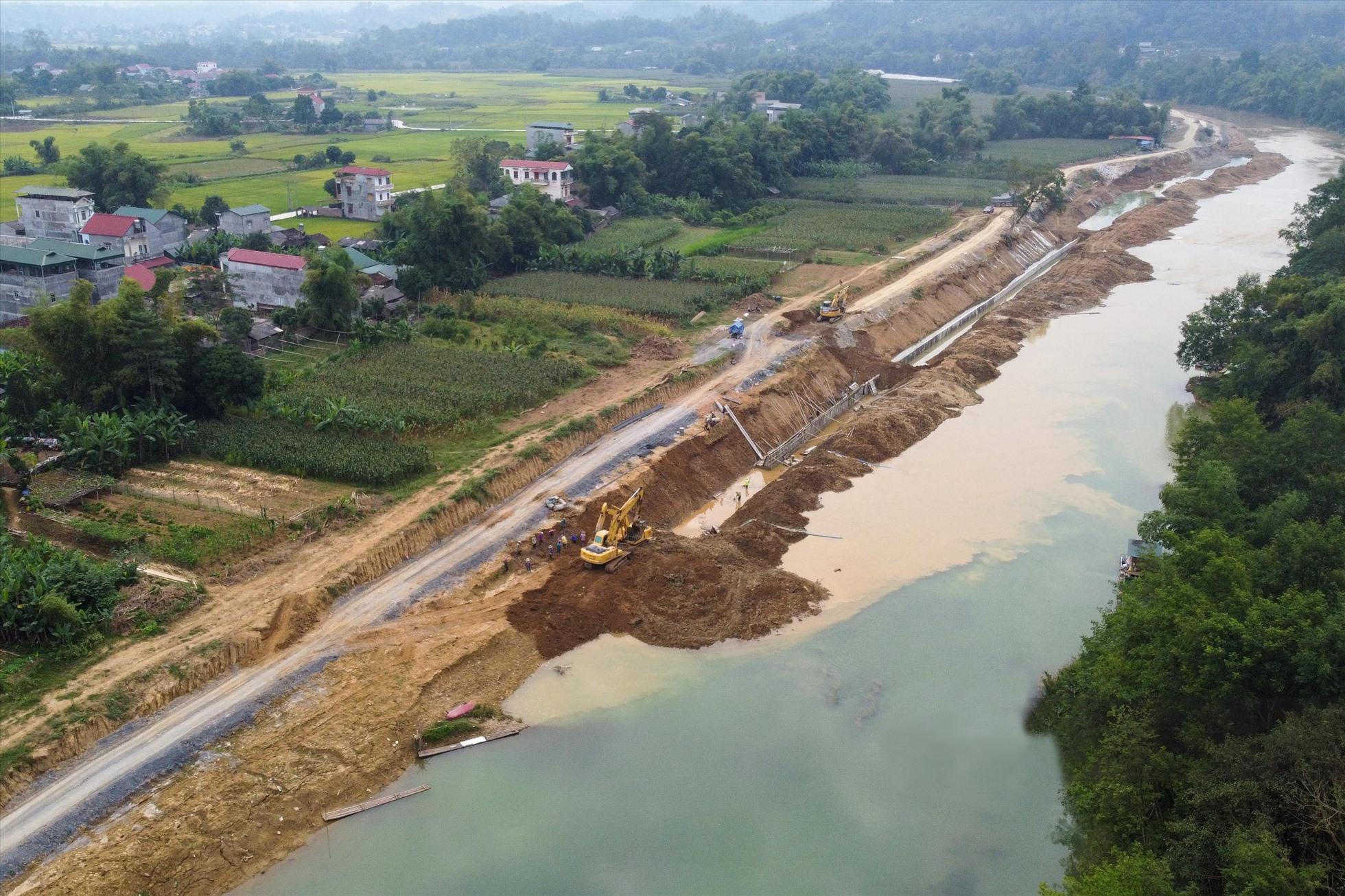 Vốn đầu tư công giải ngân ì ạch, cần chế tài xử lí nghiêm khắc