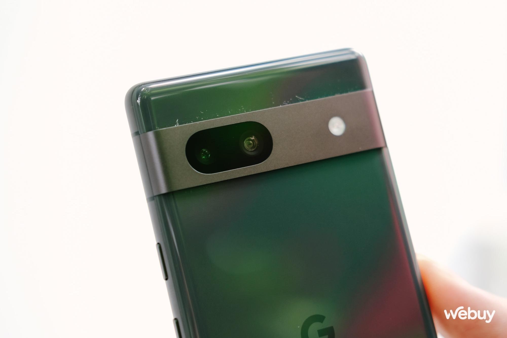 Trên tay Pixel 7a: Nâng cấp lớn không thua gì Pixel 7, giá chỉ 499 USD - Ảnh 4.