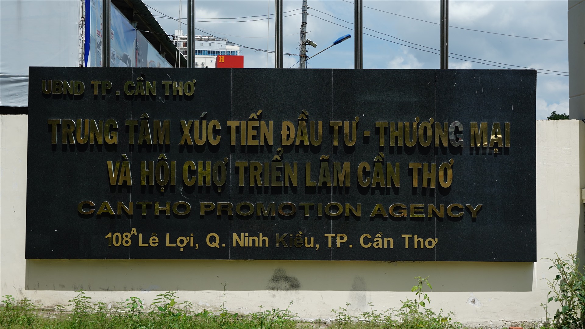 Trung tâm Xúc tiến Đầu tư - Thương mại và Hội chợ triển lãm Cần Thơ được xem là một trong những “khu đất vàng” tại Cần Thơ.