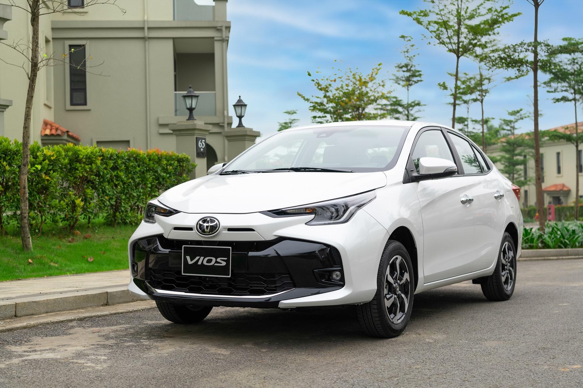 Mẫu xe bán chạy nhất tháng 6.2023 chính là “cựu vương” Toyota Vios sau nhiều tháng sụt giảm doanh số. Trong tháng 6 này, Toyota Vios bán được 1.949 xe. Bỏ xa các đối thủ cùng phân khúc xe hạng B, đặc biệt Vios bán hơn Hyundai Accent đến 410 xe. Các tháng trước đó, Toyota Vios chỉ bán được hơn 500 xe và chỉ đứng ở vị trí thứ 3 trong phân khúc sedan hạng B. Ảnh: TVN