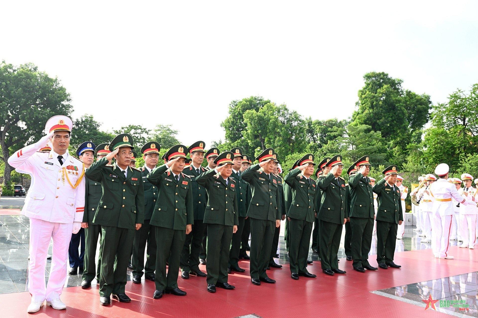 Lãnh đạo Đảng, Nhà nước vào Lăng viếng Chủ tịch Hồ Chí Minh và tưởng niệm các Anh hùng liệt sĩ