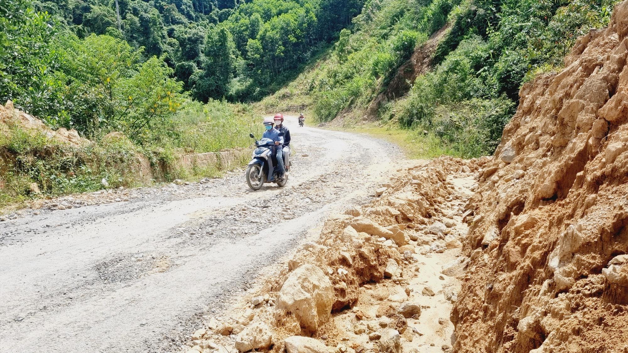 Đường lên cửa khẩu quốc tế ở Quảng Nam xuống cấp nghiêm trọng