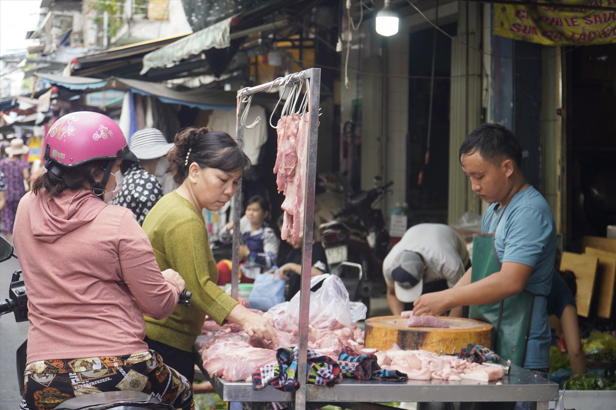 Giá rau, thịt và nhiều mặt hàng