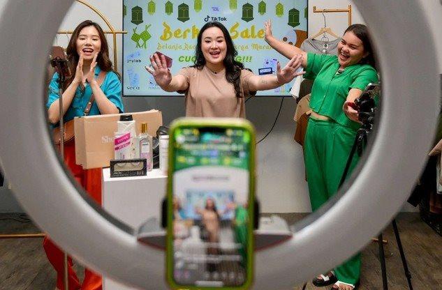 Tiktok bị cấm bán hàng tại Indonesia: Hàng giá rẻ nhập khẩu từ Trung Quốc bị áp giá sàn 100 USD để bảo hộ doanh nghiệp nội địa - Ảnh 2.