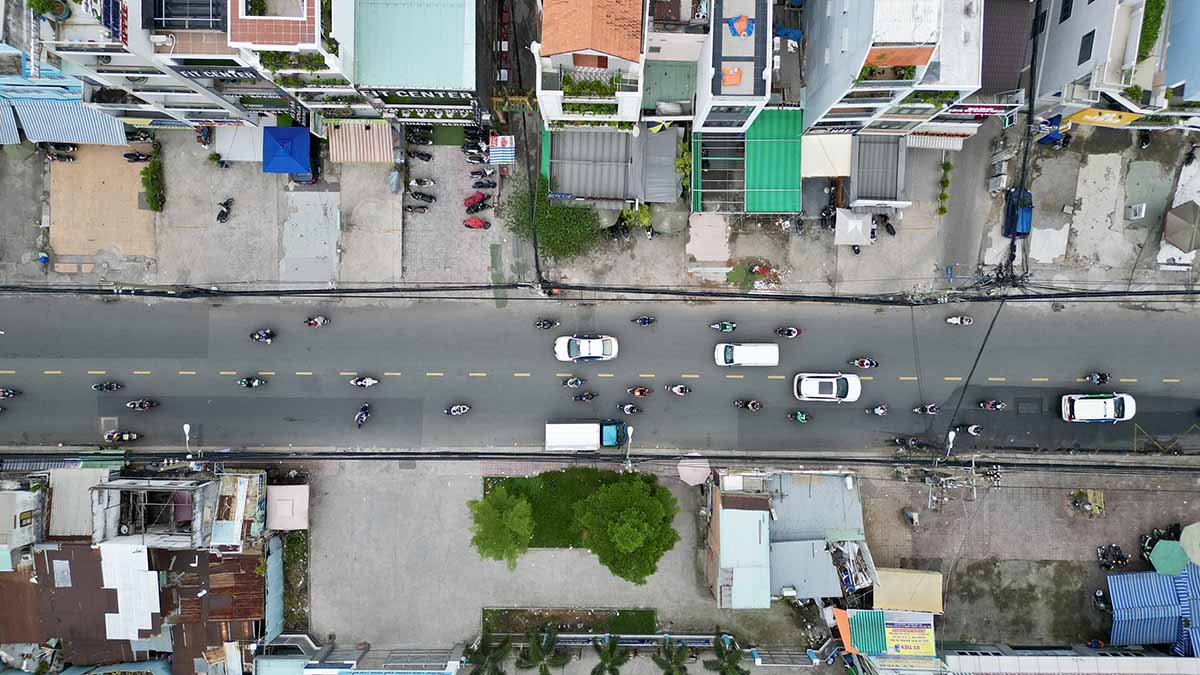 Hiện Ban Quản lý đường sắt đô thị TPHCM đang đề nghị UBND TPHCM chỉ đạo các địa phương phối hợp đẩy mạnh khâu giải phóng mặt bằng để sớm bàn giao mặt bằng sạch cho các nhà thầu.