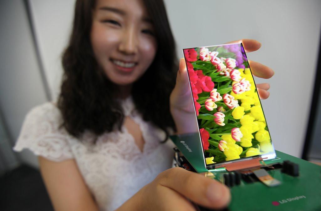 Bán hàng đều đặn cho Apple sản xuất iPhone 15, doanh nghiệp này kỳ vọng “phá dớp” 6 quý liên tiếp báo lỗ - Ảnh 1.