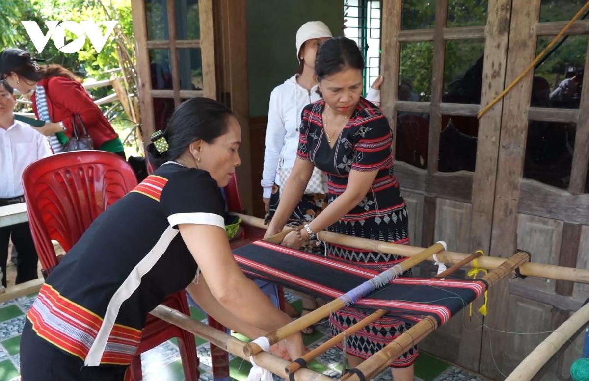 Da nang tap trung dau tu, bao ton nghe det tho cam cua dong bao co tu hinh anh 1