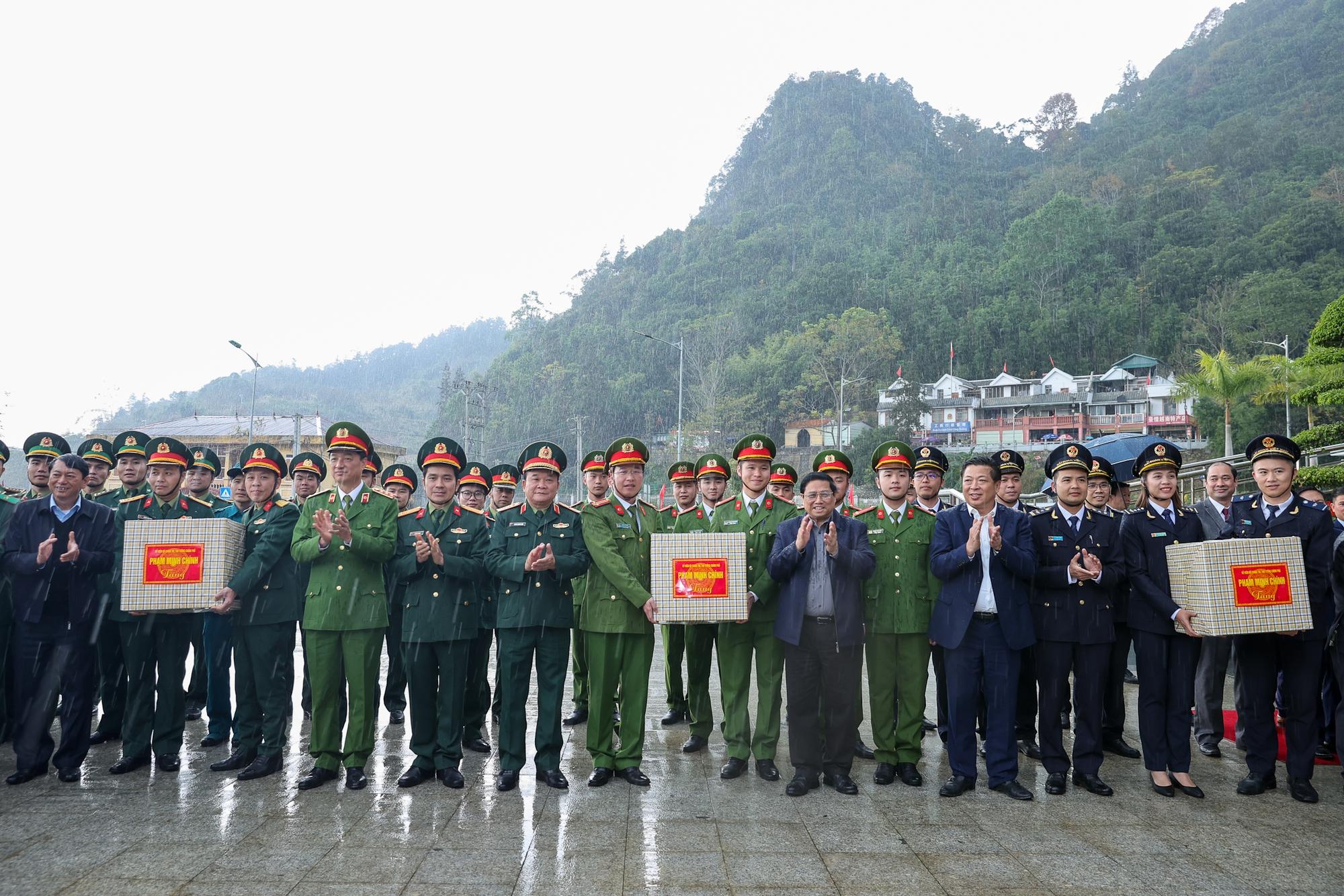 Thủ tướng Phạm Minh Chính: Cao Bằng cần đẩy mạnh phát triển kinh tế cửa khẩu- Ảnh 7.