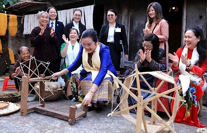 Phu nhân hai Thủ tướng Việt Nam và Lào thăm tỉnh Thái Bình