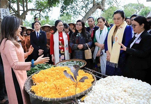 Phu nhân hai Thủ tướng Việt Nam và Lào thăm tỉnh Thái Bình