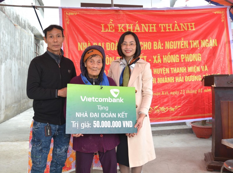 Vietcombank khánh thành nhiều ngôi nhà tặng người nghèo an cư đón Tết