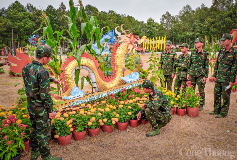 Linh vật rồng tuyệt đẹp hội tụ trong doanh trại bộ đội trấn giữ biên giới Tây Nam