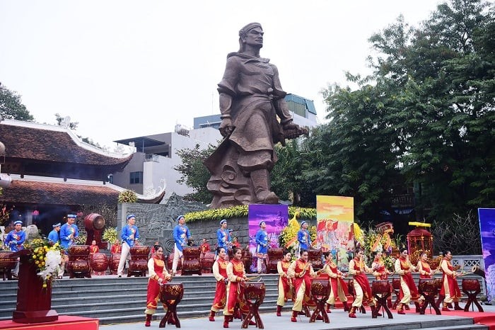 Không chỉ là một hoạt động văn hóa lịch sử thường niên, lễ hội gò Đống Đa còn là dịp để người dân, du khách cùng ôn lại những trang sử vẻ vang của dân tộc