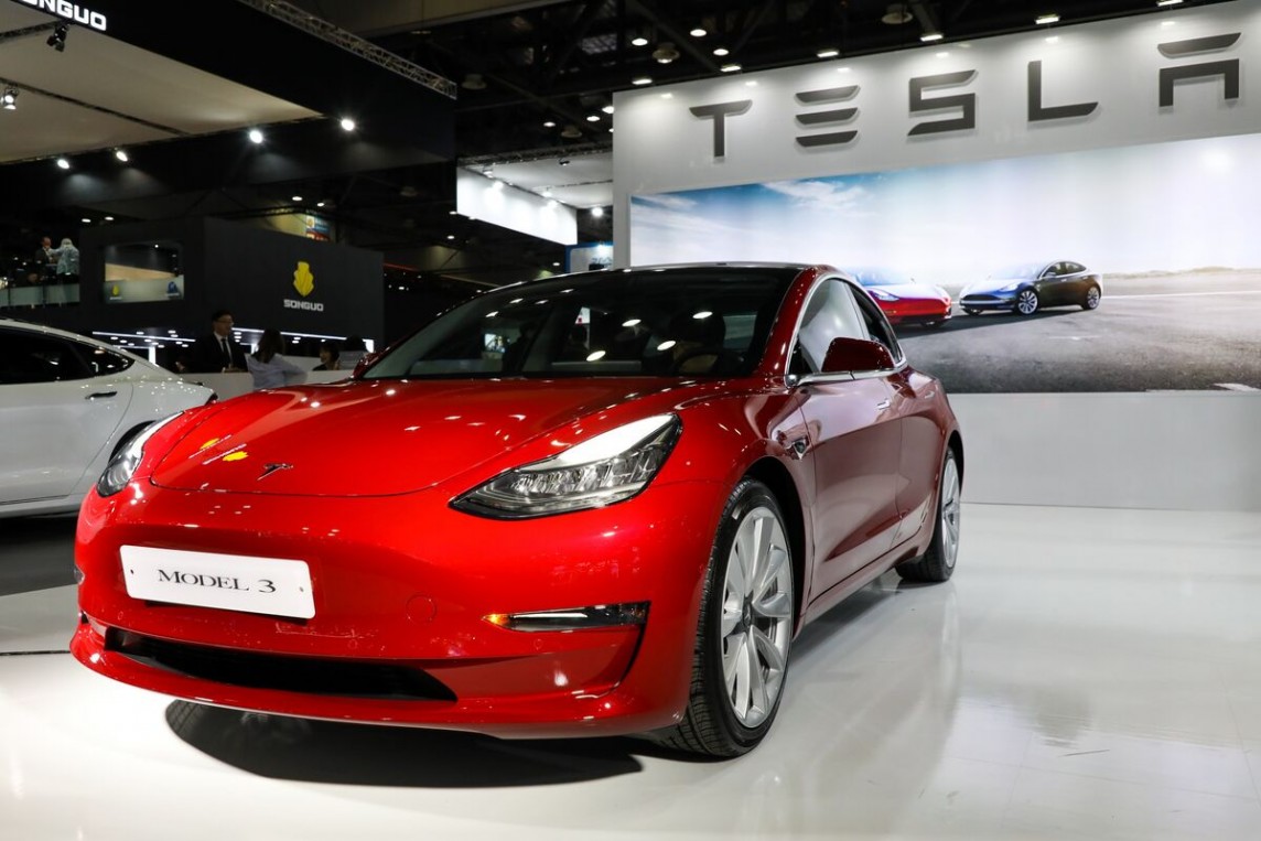 Xe điện Tesla bất ngờ