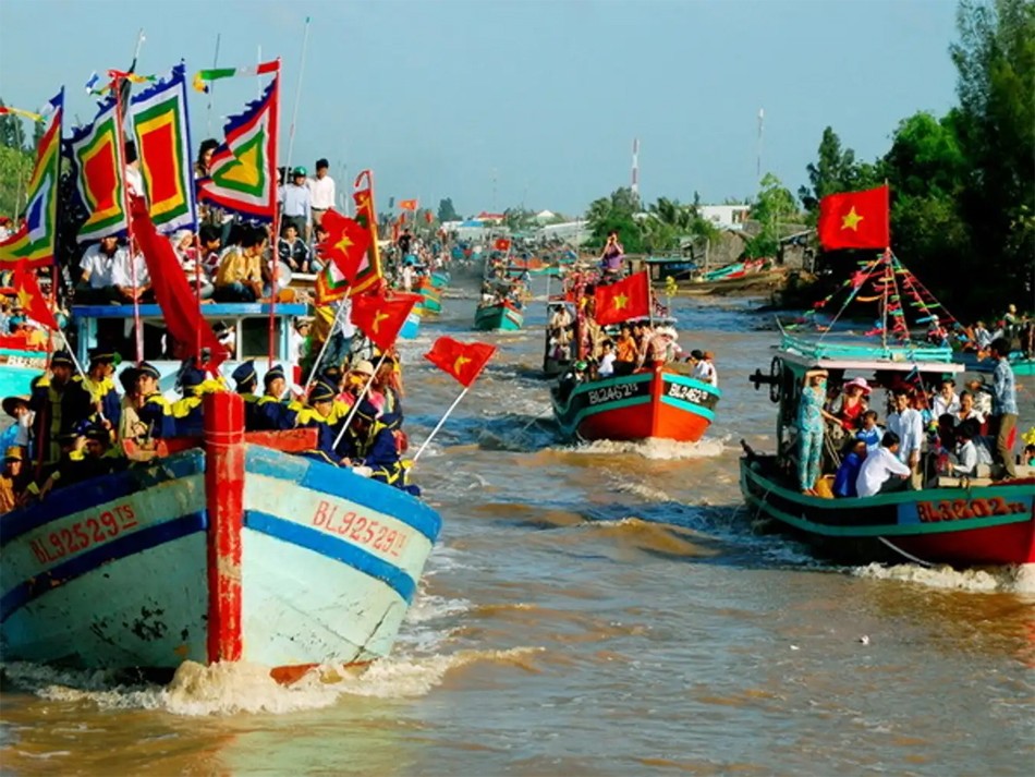 Những đoàn tàu ra khơi nghinh đón Ông Nam Hải trong tâm thế phấn khởi nhất. Ảnh minh họa