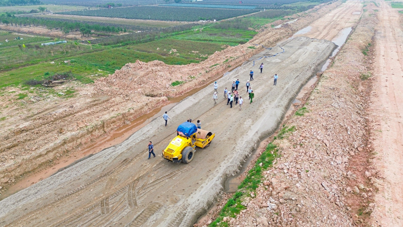 Ngân sách trung ương phải tập trung đầu tư vào các dự án quan trọng quốc gia, công trình, dự án lớn, có tính liên vùng, liên quốc gia.