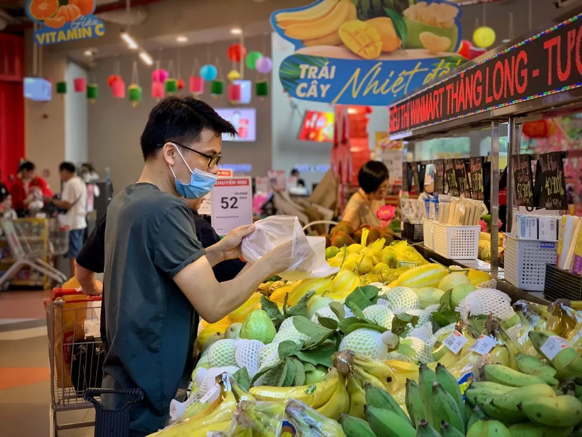 Rằm tháng 7: Đồ cúng chay ‘hốt bạc’, hoa tươi tăng giá chóng mặt