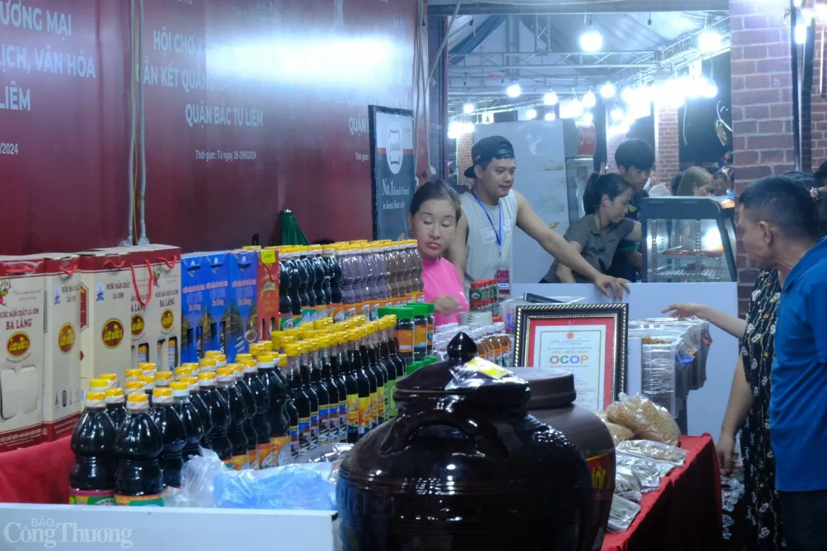 Hà Nội: Du khách thích thú trải nghiệm văn hóa ở hội chợ Xúc tiến thương mại quận Bắc Từ Liêm Hà Nội: Du khách thích thú trải nghiệm văn hóa ở hội chợ Xúc tiến thương mại quận Bắc Từ Liêm