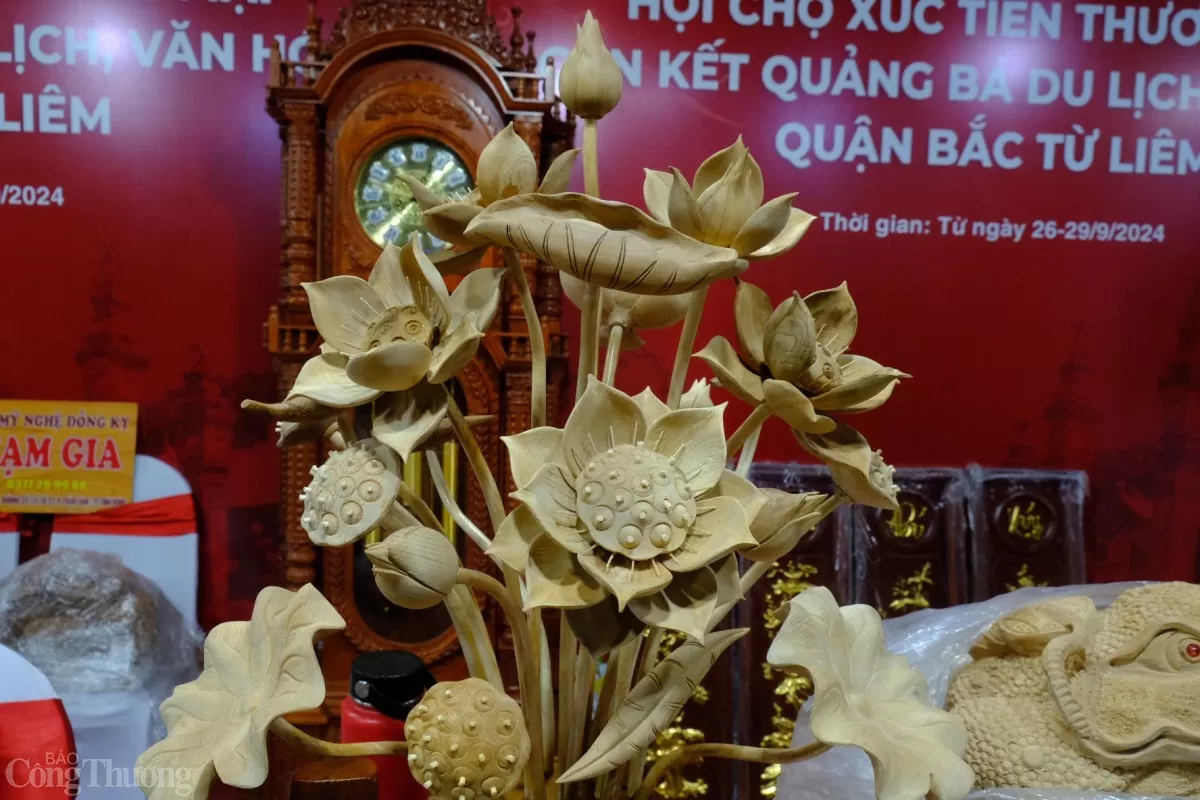 Hà Nội: Du khách thích thú trải nghiệm văn hóa ở hội chợ Xúc tiến thương mại quận Bắc Từ Liêm Hà Nội: Du khách thích thú trải nghiệm văn hóa ở hội chợ Xúc tiến thương mại quận Bắc Từ Liêm