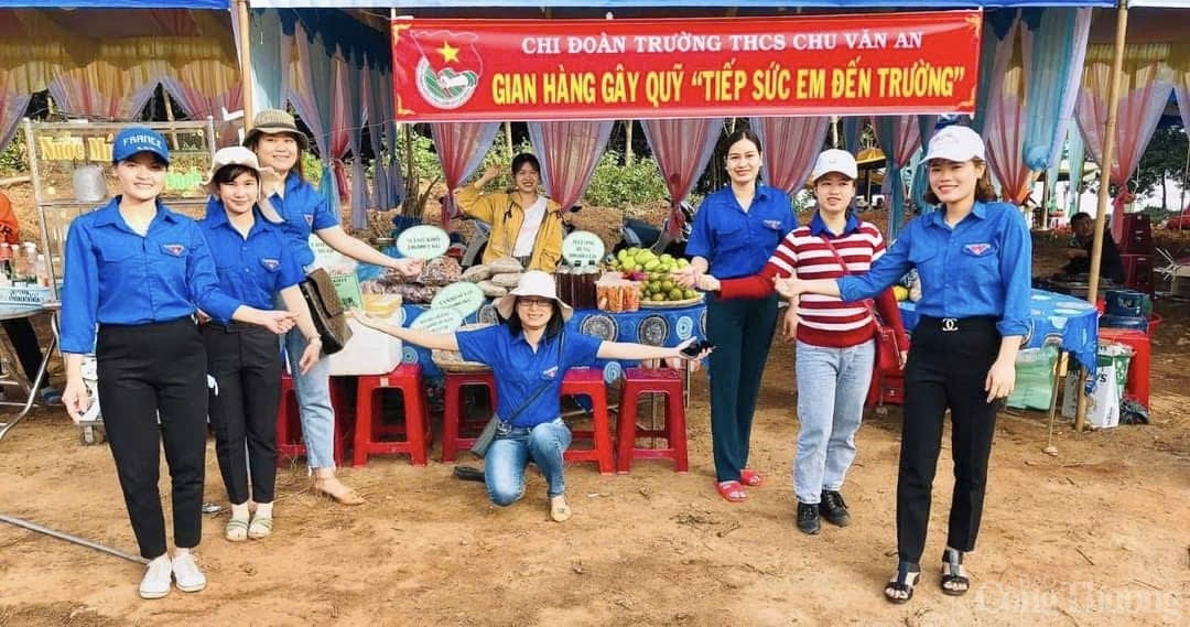 Những người nặng lòng với học sinh nghèo biên giới Gia Lai Những người nặng lòng với học sinh nghèo biên giới Gia Lai