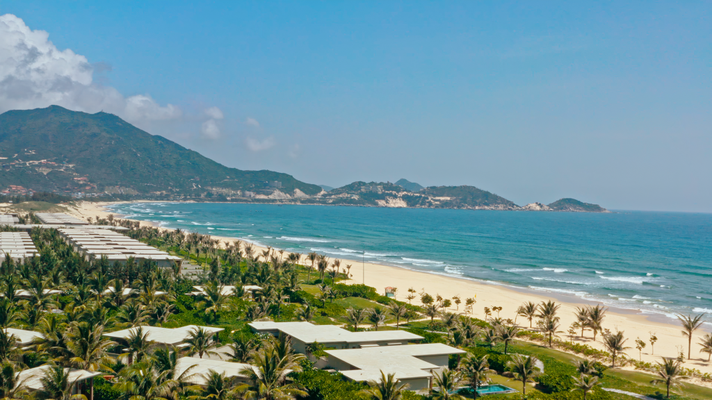 Dự án The Ocean Resort by Fusion nằm dọc cung đường biển.