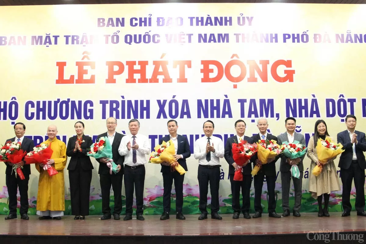 Tại chương trình, 8 tổ chức, đơn vị đã ủng hộ chương trình xóa nhà tạm, nhà dột nát trên địa bàn thành phố năm 2025 với tổng số tiền 3 tỷ đồng