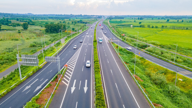 Hàng tháng, Bộ Tài chính kịp thời báo cáo Thủ tướng Chính phủ tình hình giải ngân vốn đầu tư công của từng bộ, cơ quan trung ương và địa phương, trong đó đã ghi nhận, báo cáo rõ các khó khăn vướng mắc trong giải ngân vốn  