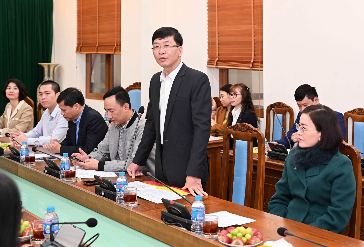Ông Lê Quang Hiến - Phó Bí thư Thị ủy, Chủ tịch UBND thị xã Mỹ Hào phát biểu đáp từ.