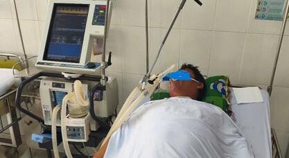 Bệnh nhân ở Cái Đôi Vàm, Cái Nước, Cà Mau nhập viện do ăn phải cá nóc có độc. Ảnh: Nhật Hồ