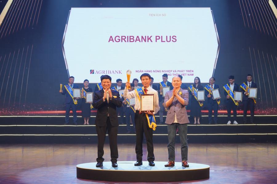 Ông Lê Hải Hà - Trưởng Ban Khách hàng Cá nhân Agribank nhận Giải thưởng Sao Khuê 2025 cho Agribank Plus a3nn.jpg