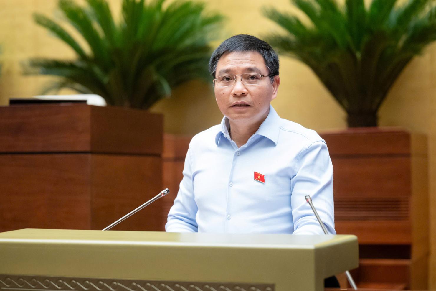 Bộ trưởng Bộ Tài chính Nguyễn Văn Thắng tại phiên họp của Quốc hội sáng 15/5.