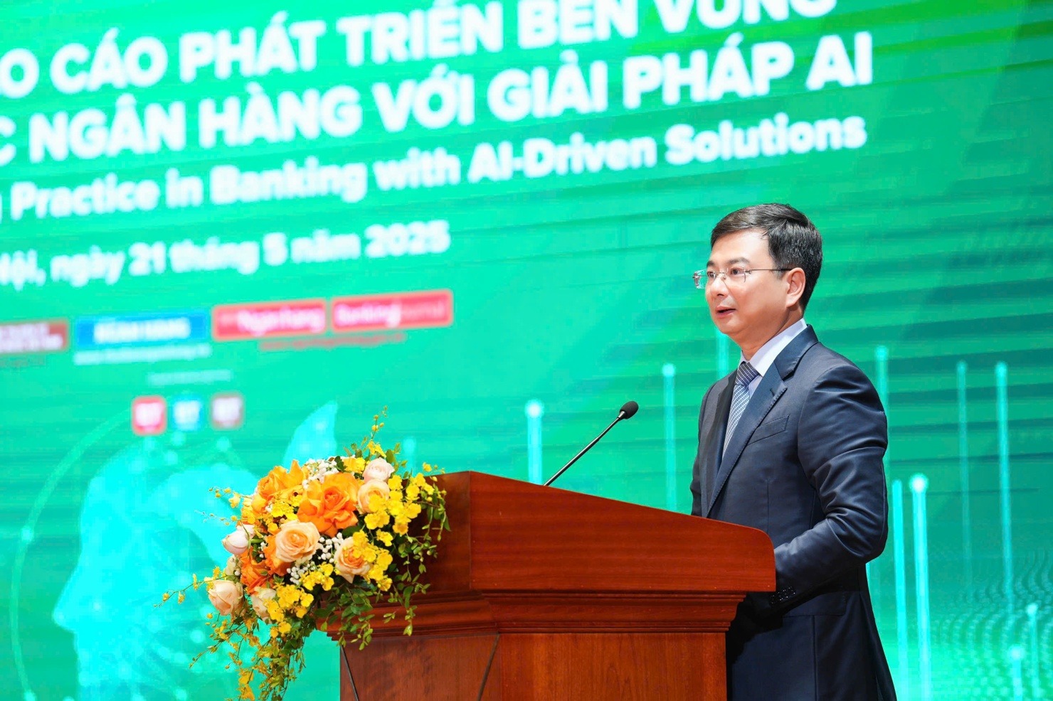 Phó Thống đốc NHNN Phạm Thanh Hà phát biểu tại tọa đàm “Thực hành Báo cáo Phát triển bền vững trong lĩnh vực ngân hàng với giải pháp AI”
