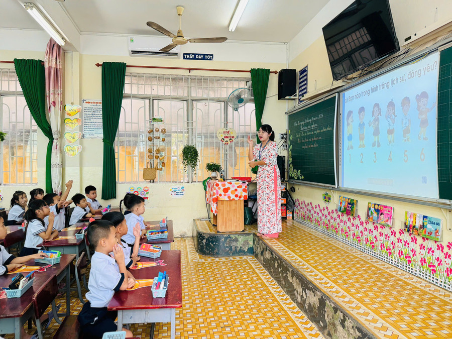 guong-co-giao-tieu-hoc-3.jpg
