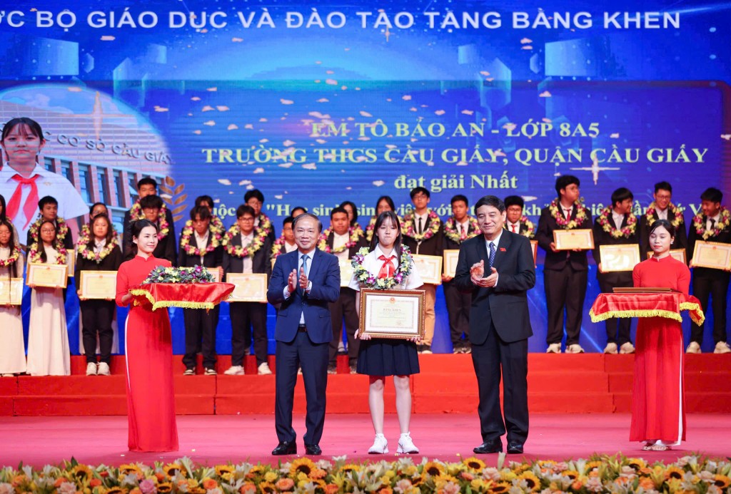 Ở đâu có học sinh chăm ngoan, thầy cô tâm huyết... ở đó thành tựu sẽ nở hoa